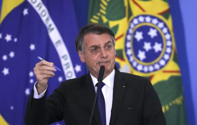 CGU vai tirar sigilo de cartão de vacina de Bolsonaro