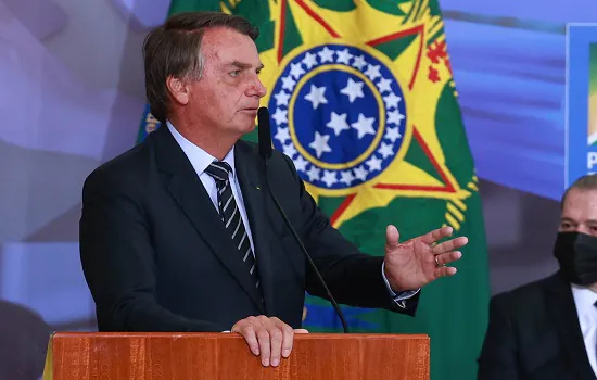 Bolsonaro promete veto e critica quarentena para juízes e policiais