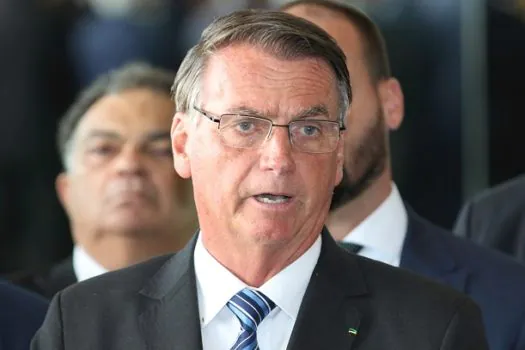 Lindôra quer arquivar inquérito sobre Bolsonaro e Cid associarem vacina à aids