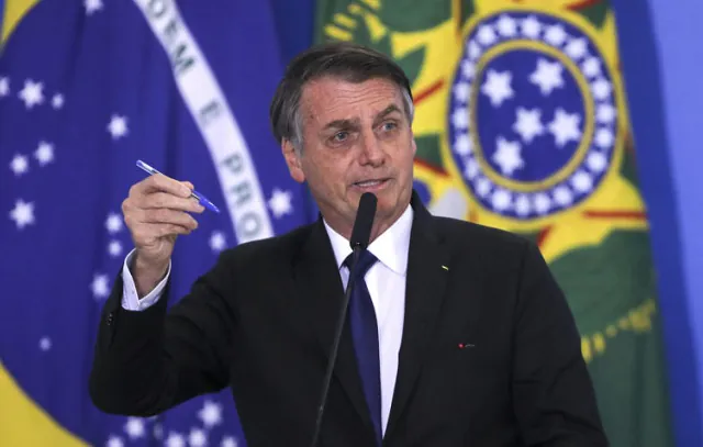 Órgão deve divulgar cartão de vacinação de Bolsonaro após apuração