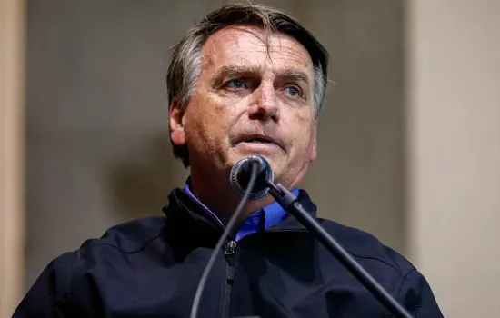 Bolsonaro afirma que cadeira presidencial é ‘do povo’ e do ‘nosso Senhor’