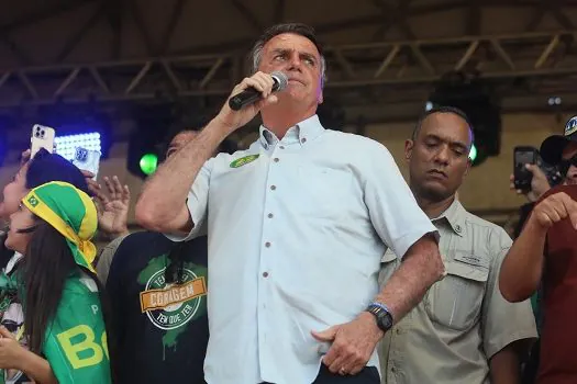 TSE dá direito de resposta a Bolsonaro por programa de Lula ligá-lo a canibalismo