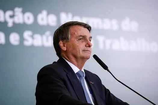 “Ninguém está furando teto, não”, diz Bolsonaro, sobre Auxílio Brasil