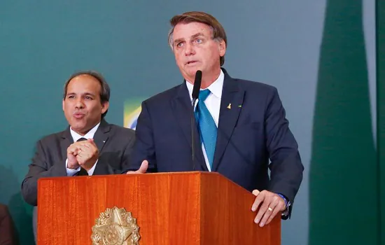 Bolsonaro diz que já tinha compromisso e não assistirá à posse de Fachin no TSE