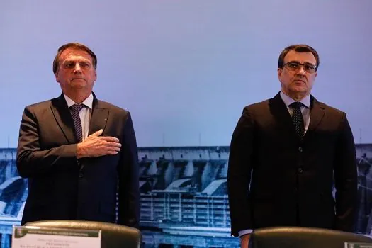 Bolsonaro elogia presidentes da ditadura em posse de diretor brasileiro em Itaipu