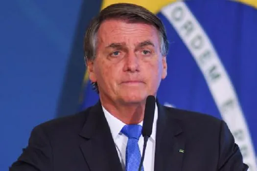 Corregedor do TSE dá 5 dias para Bolsonaro explicar postagem sobre eleição