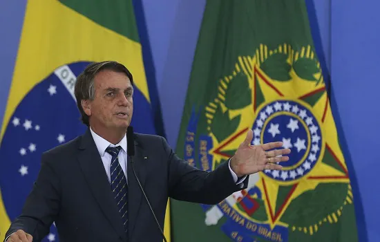 Bolsonaro assina projeto de lei que cria Plano Nacional do Desporto