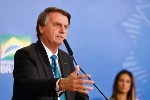 Campanha de Bolsonaro prevê retomar projeto da Carteira Verde Amarela