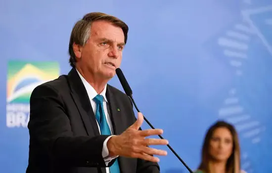 Campanha de Bolsonaro prevê retomar projeto da Carteira Verde Amarela