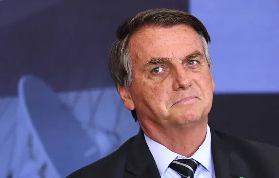 Bolsonaro retorna ao Alvorada após expediente no Planalto nesta quarta