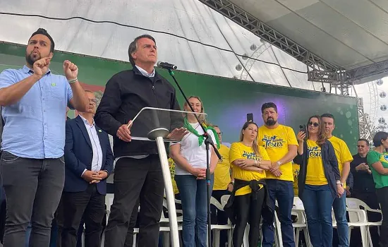 Bolsonaro diz ter exército que se aproxima de 200 milhões de pessoas no País