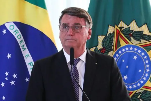 Bolsonaro faz novas críticas a STF e urnas eletrônicas em reunião com médicos