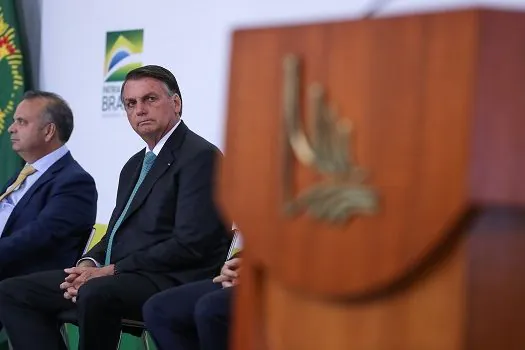 Bolsonaro diz que conversou com ministro sobre como reduzir preço de combustíveis