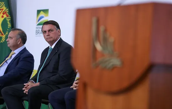 Bolsonaro diz que conversou com ministro sobre como reduzir preço de combustíveis