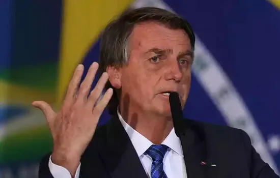 Bolsonaro soma mais prefeitos do que Lula na corrida por apoios locais