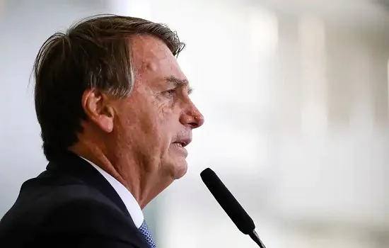 Bolsonaro pede para eleitores buscarem votos até fechamento das urnas