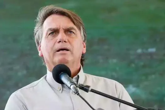 Nos EUA, Bolsonaro critica prisão de radicais