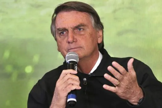 PF pode ouvir Bolsonaro no exterior sobre inquérito dos atos golpistas