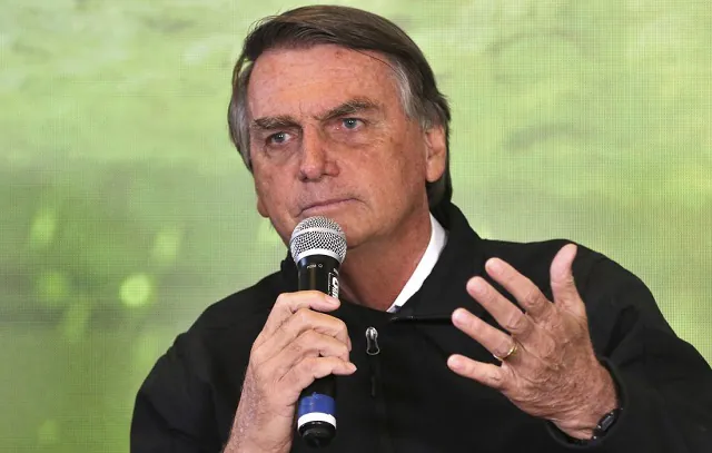 PF pode ouvir Bolsonaro no exterior sobre inquérito dos atos golpistas