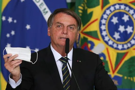 Tenho que ter partido, não sei se vou disputar eleição em 2022, diz Bolsonaro