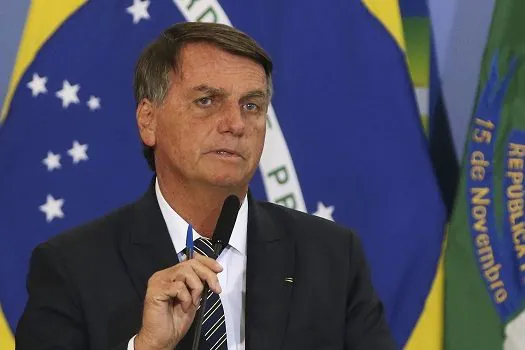 Bolsonaro deixa hospital após ser internado devido a ‘desconforto’ no abdômen