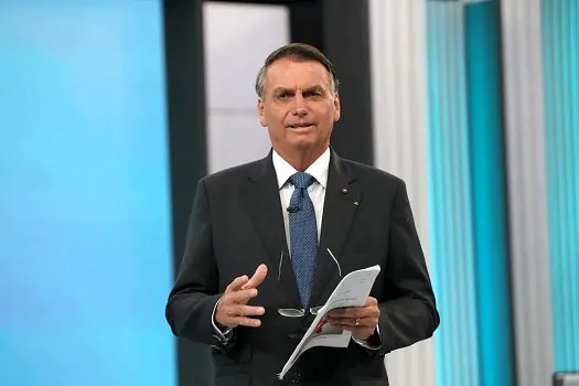 Bolsonaro critica TSE sobre inserções de rádio e acusa PT de espalhar fake News