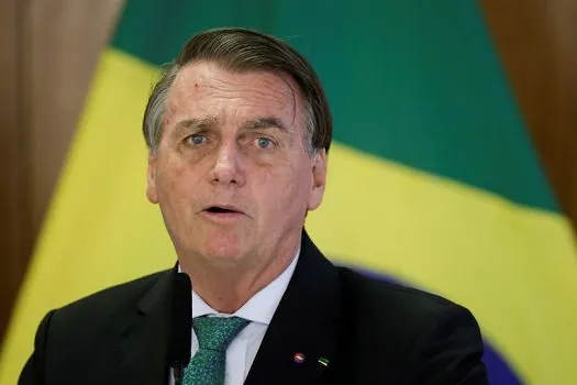 Bolsonaro pede à Corte suspeição de Moraes por gesto de degola durante Sessão