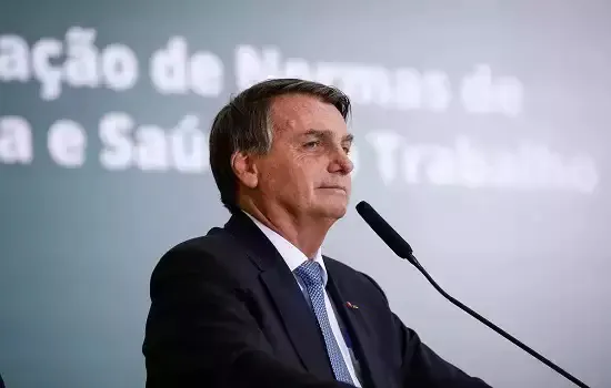 Bolsonaro ataca Lula e diz que resiste à ditadura de outros Poderes