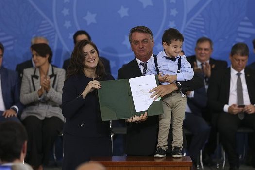 Novos ministros tomam posse no Palácio do Planalto