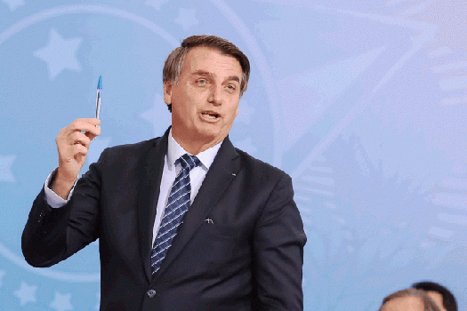 Bolsonaro tuíta exoneração de Valeixo e diz que nomeação cabe ao presidente