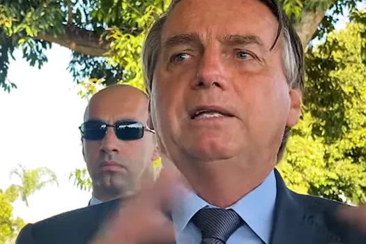 Bolsonaro afirma que Omar Aziz desviou R$ 260 milhões no Amazonas