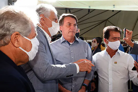 Hospital de campanha inaugurado por Bolsonaro é entregue com 1 mês de atraso