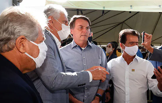 Hospital de campanha inaugurado por Bolsonaro é entregue com 1 mês de atraso