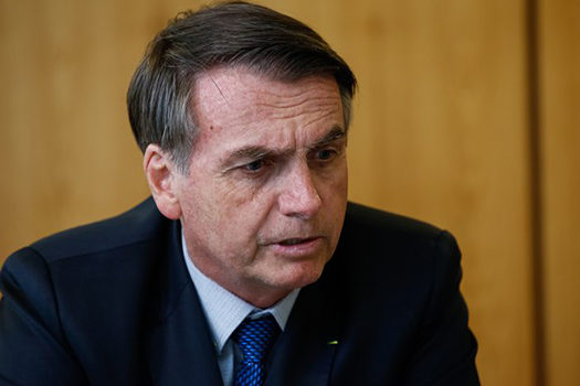 Bolsonaro volta a dizer que ONGs podem estar por trás de queimadas na Amazônia