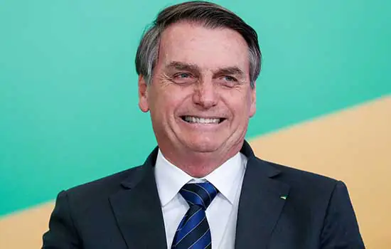 Bolsonaro avalia falar em rede nacional sobre queimadas na Amazônia