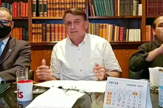 Tem gente que só tem isso para sobreviver, diz Bolsonaro sobre salário de 15 mil