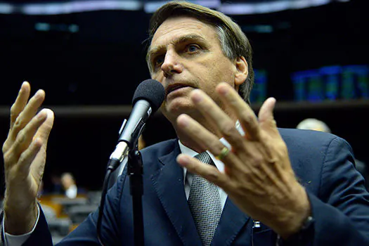 Média de apoio a Bolsonaro só supera índice de Dilma na fase do impeachment