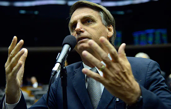 Média de apoio a Bolsonaro só supera índice de Dilma na fase do impeachment