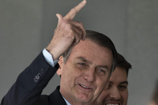 Bolsonaro diz que prepara decretos para facilitar acesso a armas de fogo