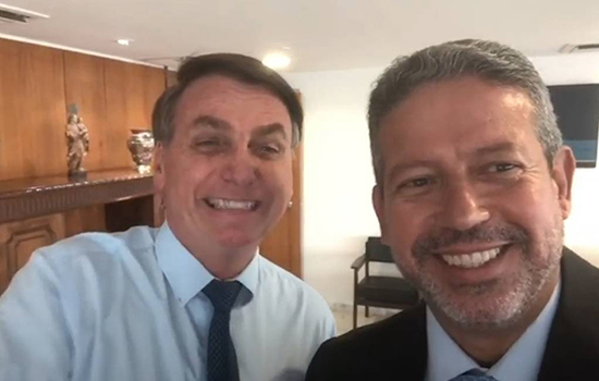 Bolsonaro cobra apoio da bancada ruralista a candidatura de Lira