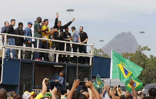 PT envia ao Supremo notícia-crime contra Bolsonaro por manifestação no Rio