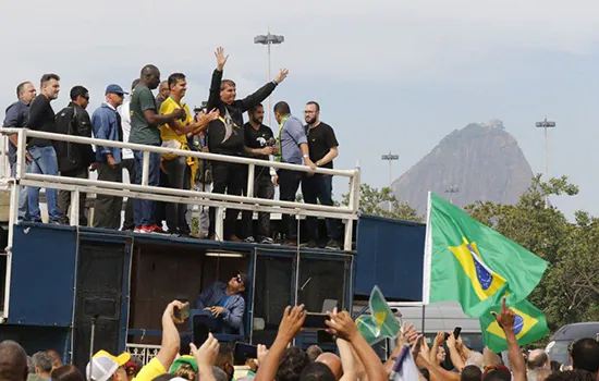 PT envia ao Supremo notícia-crime contra Bolsonaro por manifestação no Rio