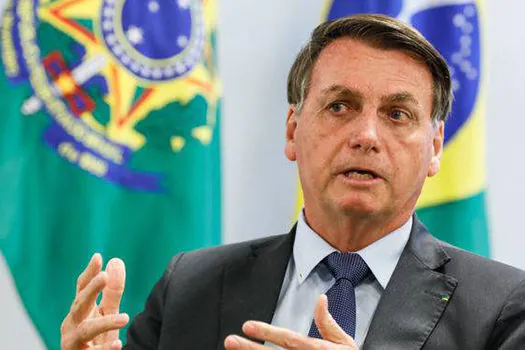 Não é dinheiro que eu tenho no cofre, é endividamento’, diz Bolsonaro sobre novo auxílio