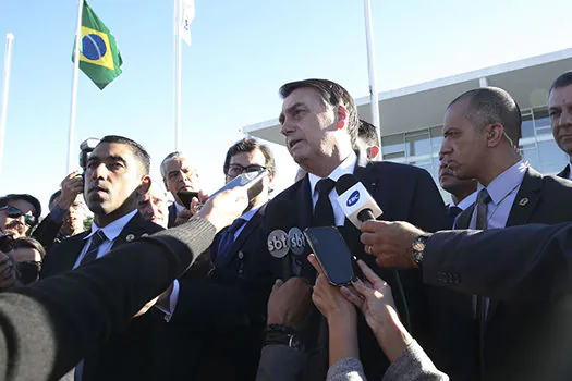 Bolsonaro diz que gratuidade de bagagem prejudicaria pequenas aéreas