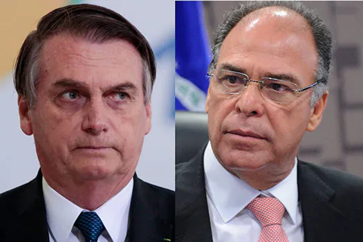 Bolsonaro diz que não pode trocar líder no Senado por ‘busca e apreensão’ da PF