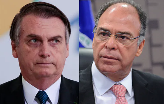 Bolsonaro diz que não pode trocar líder no Senado por ‘busca e apreensão’ da PF