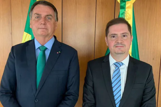 Bolsonaro vai a churrasco de aniversário do Advogado Geral da União em Brasília