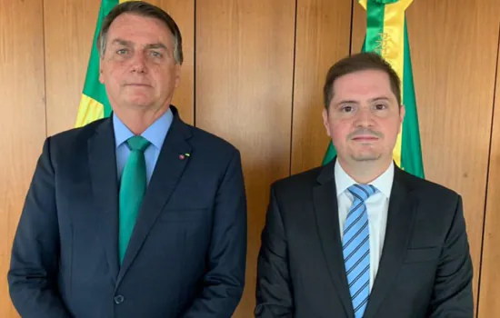 Bolsonaro vai a churrasco de aniversário do Advogado Geral da União em Brasília