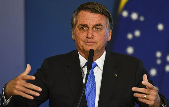 Bolsonaro admite que “Brasil passa fome” após dizer que não há “fome para valer”