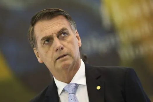 Bolsonaro teria tomado 3 doses de vacina contra covid, diz PF